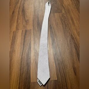 Bill Blass Diagonal Striped Essentials Tie in White and Purple Hue 100% Cotton